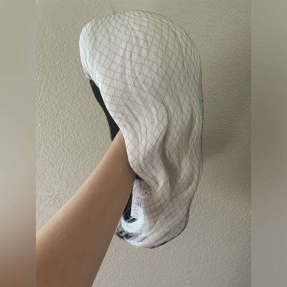 Cruella De vil Halloween wig - Picture 12 of 13